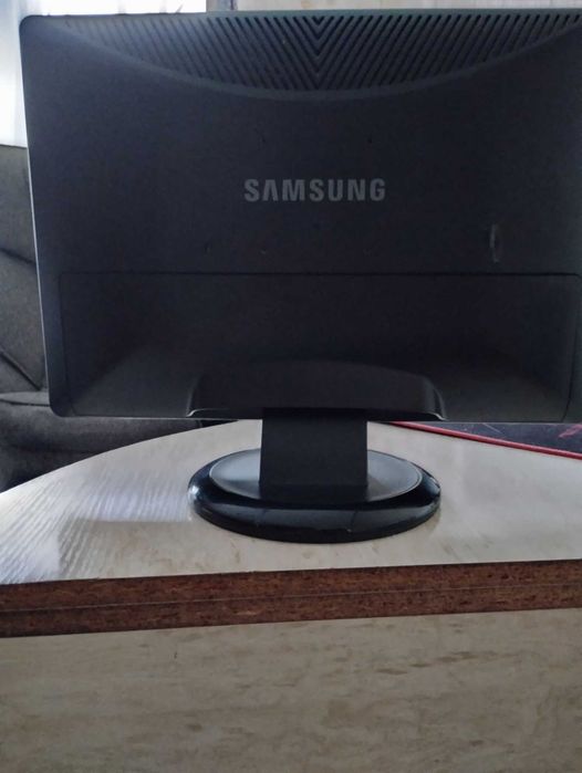 продам монітор Samsung LS19MEWSFV/EDC робочій.у гарному стані