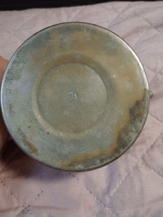 Stary czajnik z sygnaturą