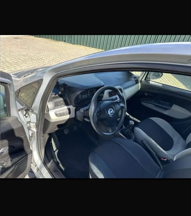 Um carro pronto a andar