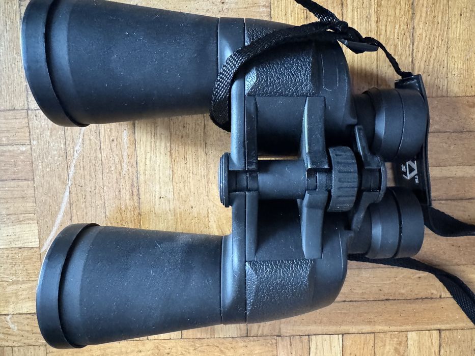 Lornetka Voyager 10x50