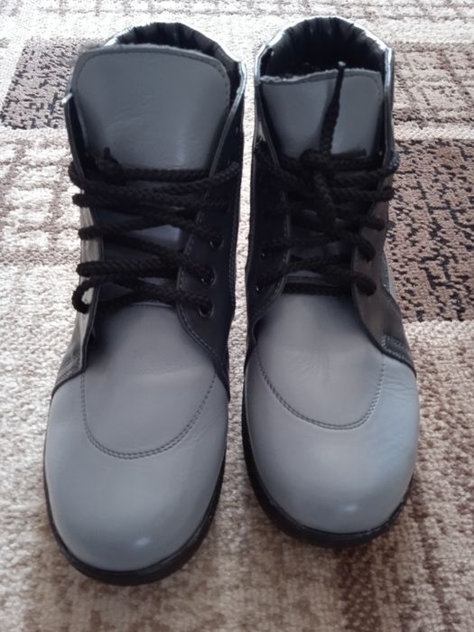 Ботиночки 36 розмер(обе пары)
