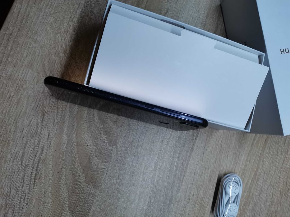 Телефон Huawei p20 8/4 blue