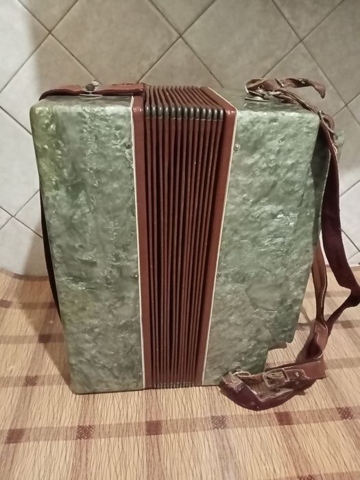 Продам баян кнопочный аккордеон Кунгурская баяннаяя фабрика.