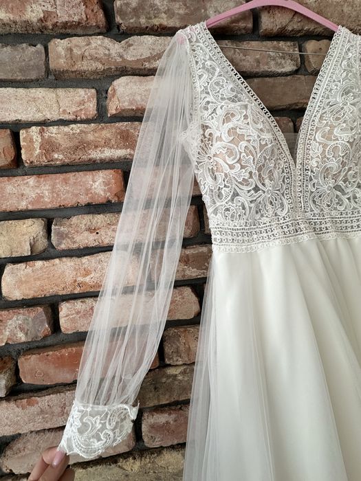 Suknia slubna z tiulowymi rekawkami