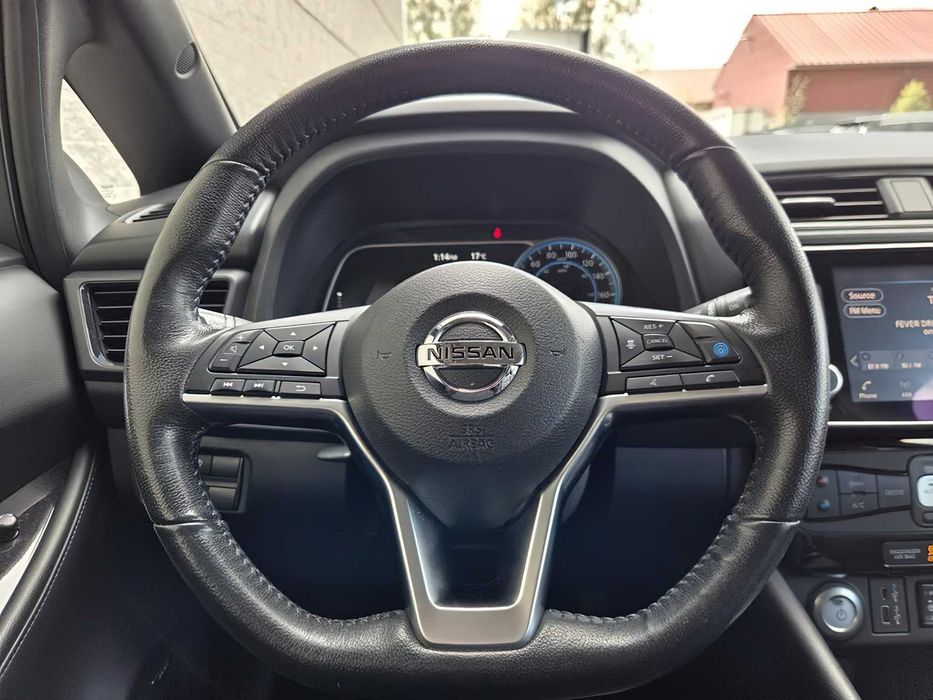 Nissan LEAF      2020
