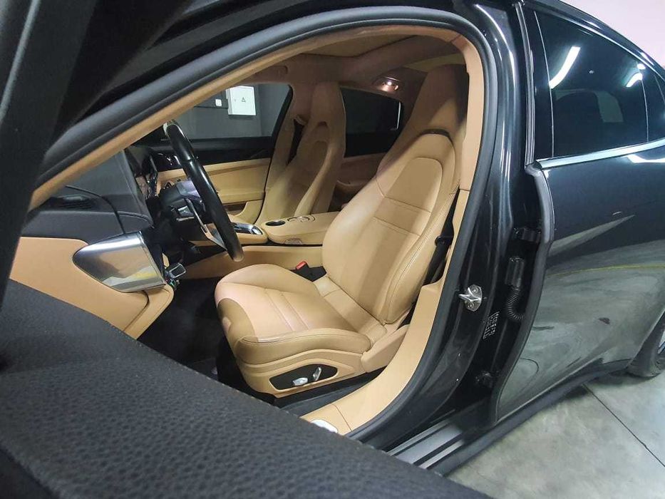 Porsche Panamera 4 E-Híbrido – Elegância que Respira Potência.