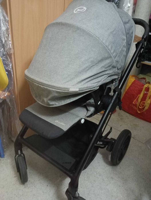 Carrinho, babycoque e adaptadores CYBEX e Alcofa com colchão da Chicco