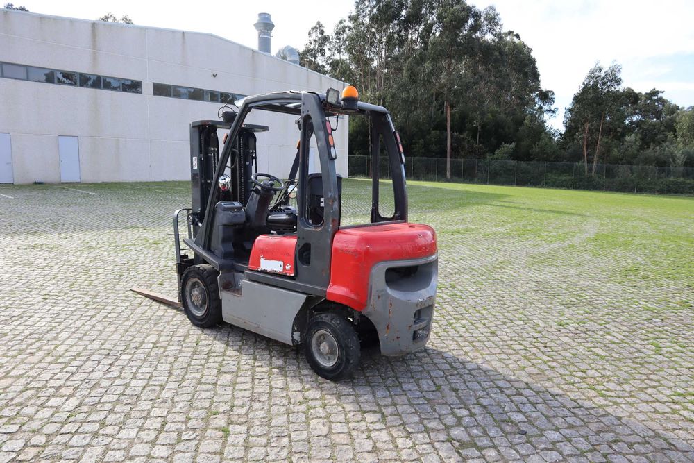 2012 Nissan Y1D2A25Q 2500 kg Empilhador Diesel