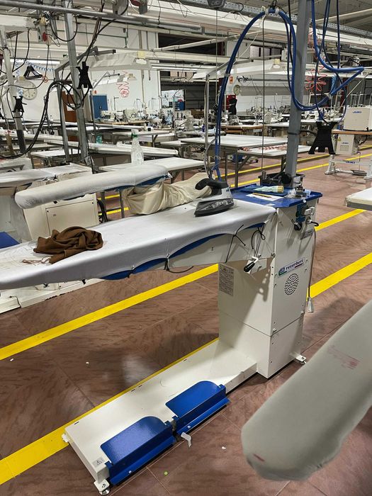 Mesa de Passar a Ferro Bico de Pato - Usadas