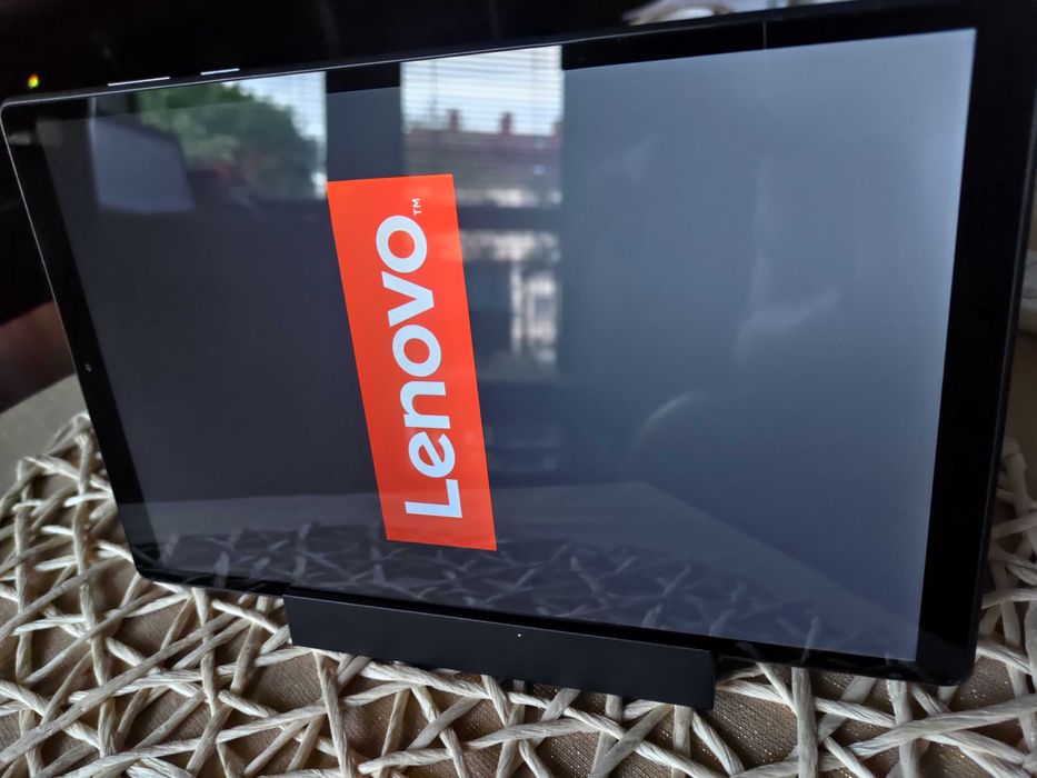 Tablet Lenowo 4/64 LTE SIM etui podstawka ładowania