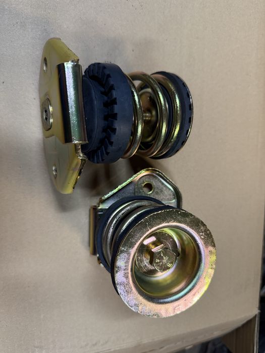 Sprezyna silnika wraz z mocowaniem fiat 126p\500