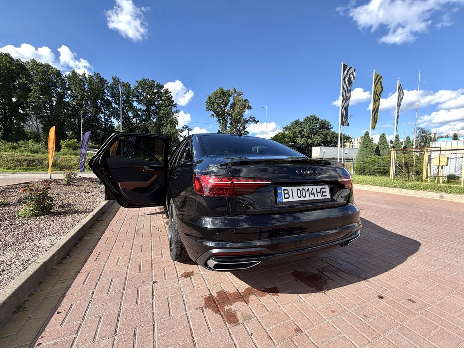 Audi A4 Premium 40 2022. Мінімальні пошкодження.
