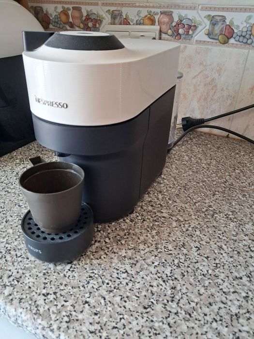 Maquina café Nespresso vertuo ( Krups)+ 40 capsulas+ descalcificante