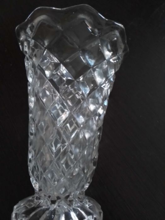 Jarra, garrafa e açucareiro, em vidro, antigos