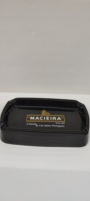 Cinzeiros com publicidade de Whisky