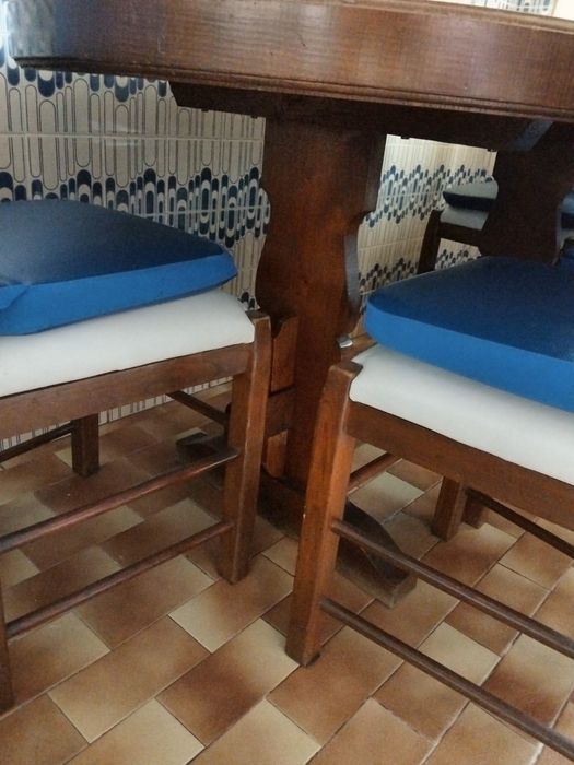Mesa e 6 cadeiras