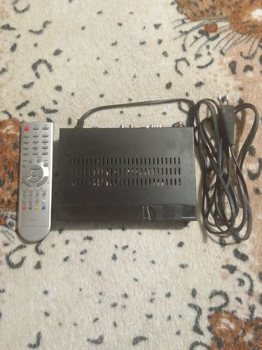 Супутникові тюнери 2шт.Locus і SatCom.