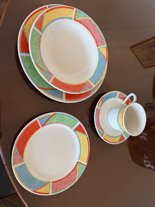 Serviço de Café e Mesa Completo em Porcelana – Padrão Colorido Geo
