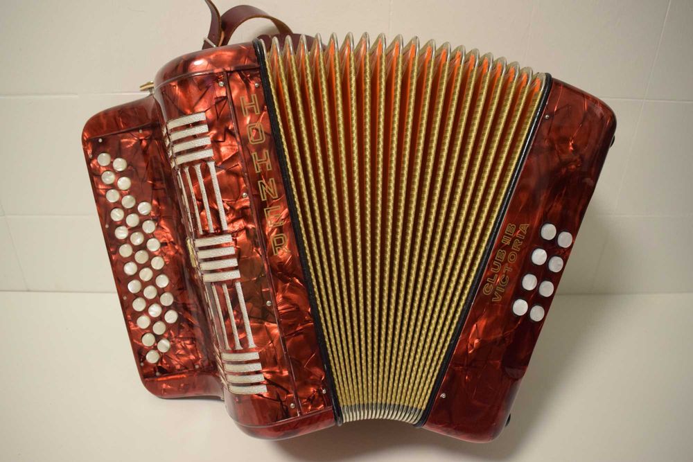 Concertina hohner club IIb Victoria 2 Voz. Tonalidade. C . N 69