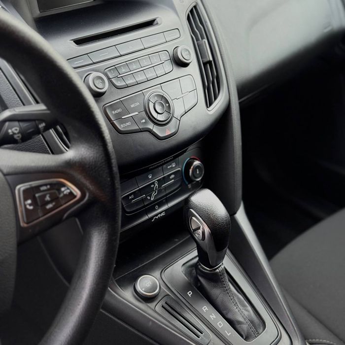 Ford Focus 2016 року, 2.0 бензин, автомат, чорний колір