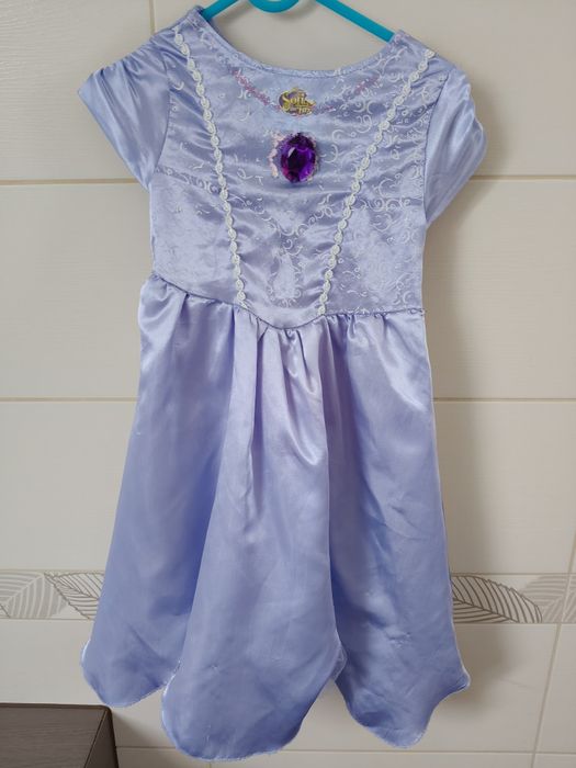 Sukienka i akcesoria na bal karnawałowy 104