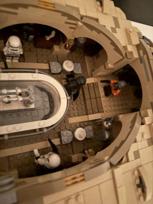 Lego kantyna mos esley