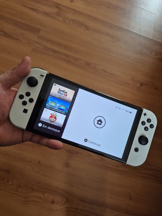 Nintendo Switch OLED + Legend of Zelda: Tears of the kingdom