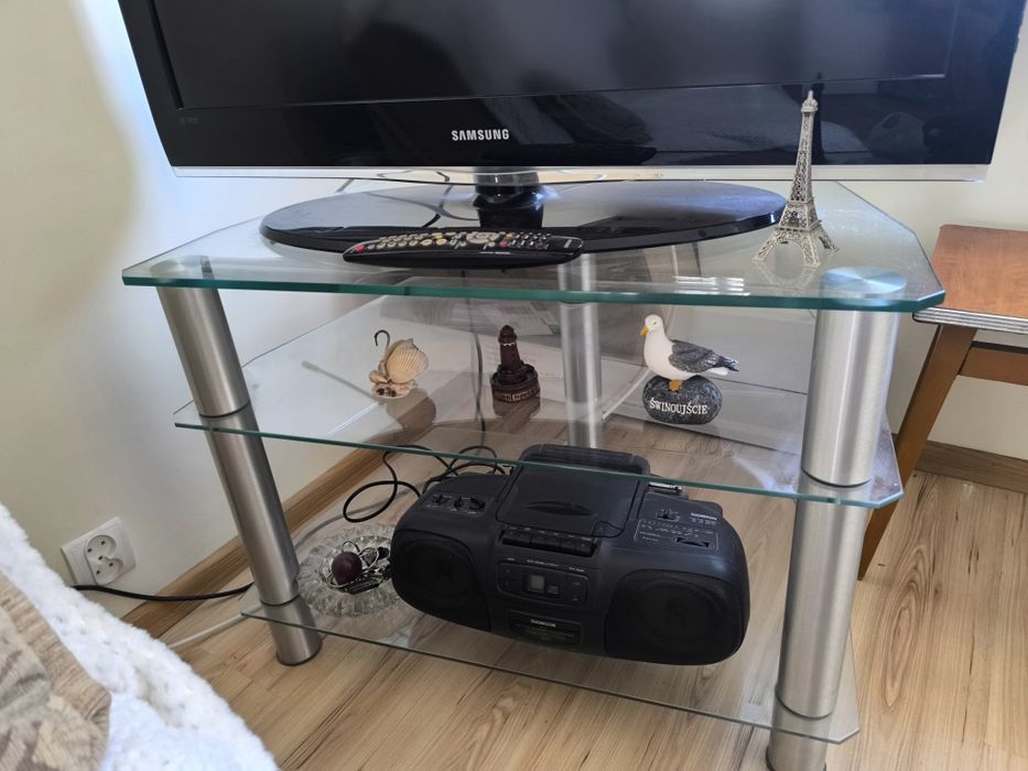 Stolik szklany pod telewizor