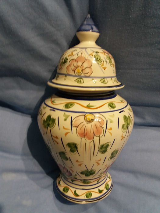 Hand-painted ceramic pot432329206929172480