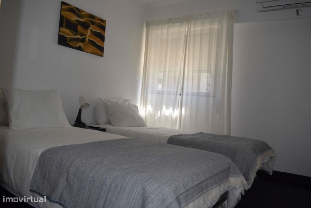 Quarto - localizado em Carcavelos Lisbon