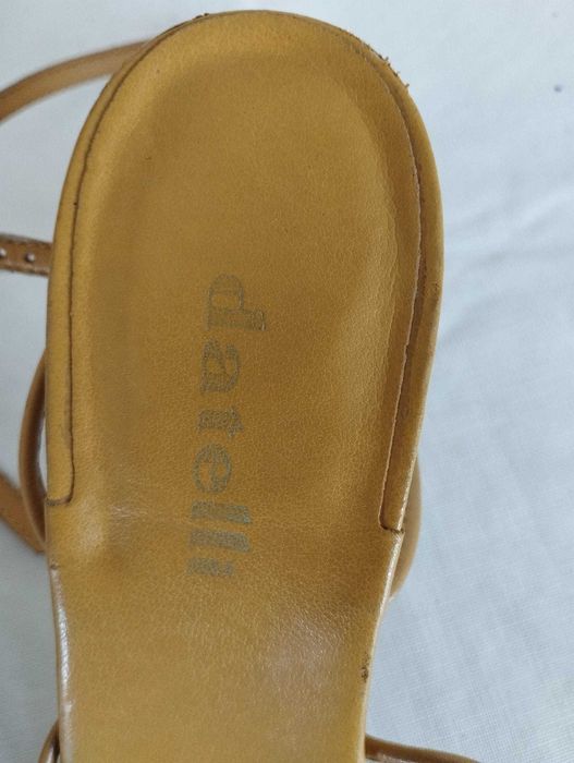 sapatos de salto dateli