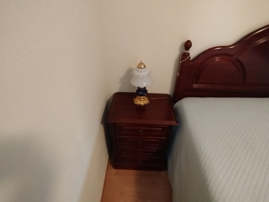 Cama casal (completa) + mesinha + guarda-vestidos64285603702658122