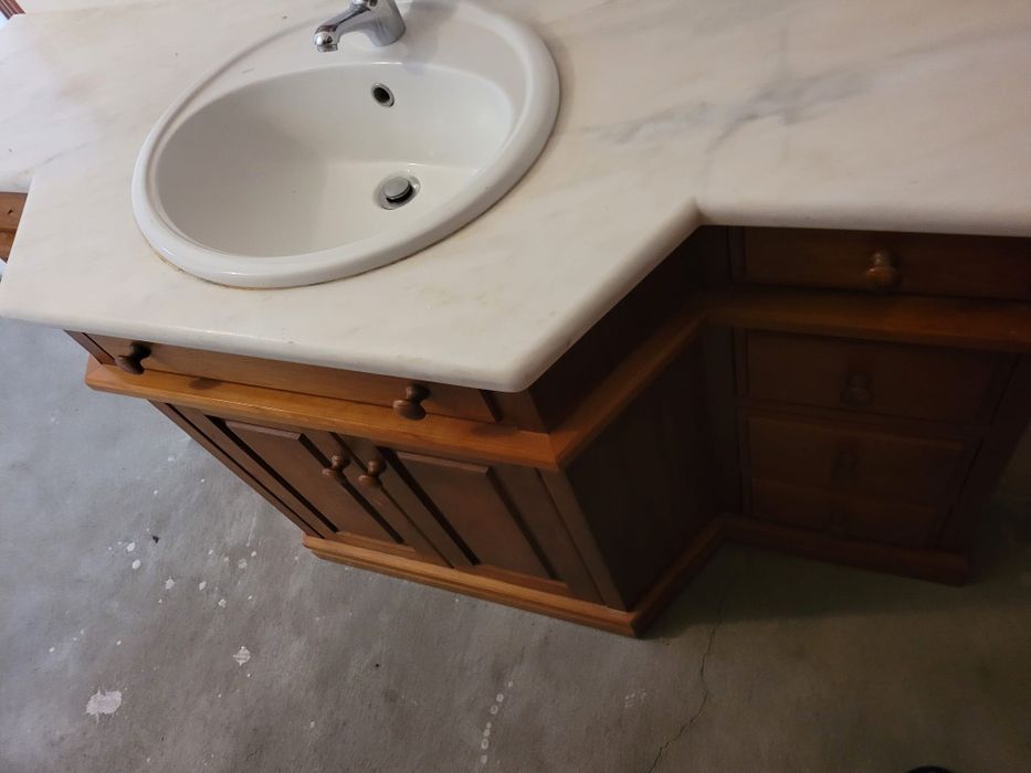 Móvel de casa de banho usado