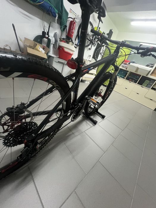 Bicicleta Cube em Carbono