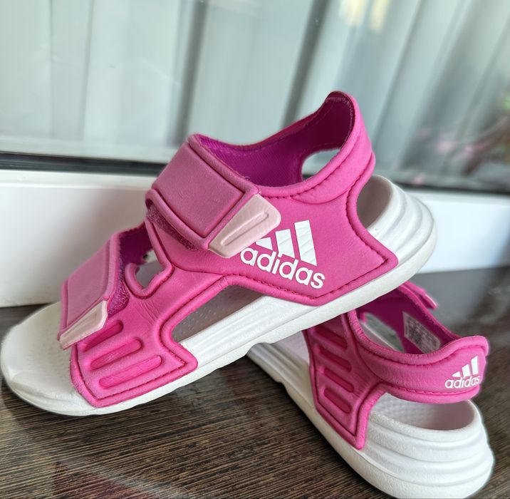 Босоніжки adidas оригінал р. 26