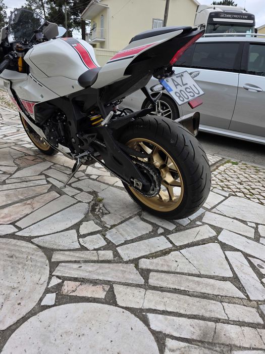 Mota yamaha r1 60 anos