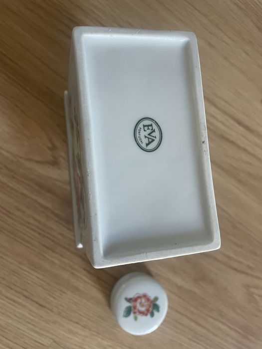 Peça de Decoração em Porcelana Pintada