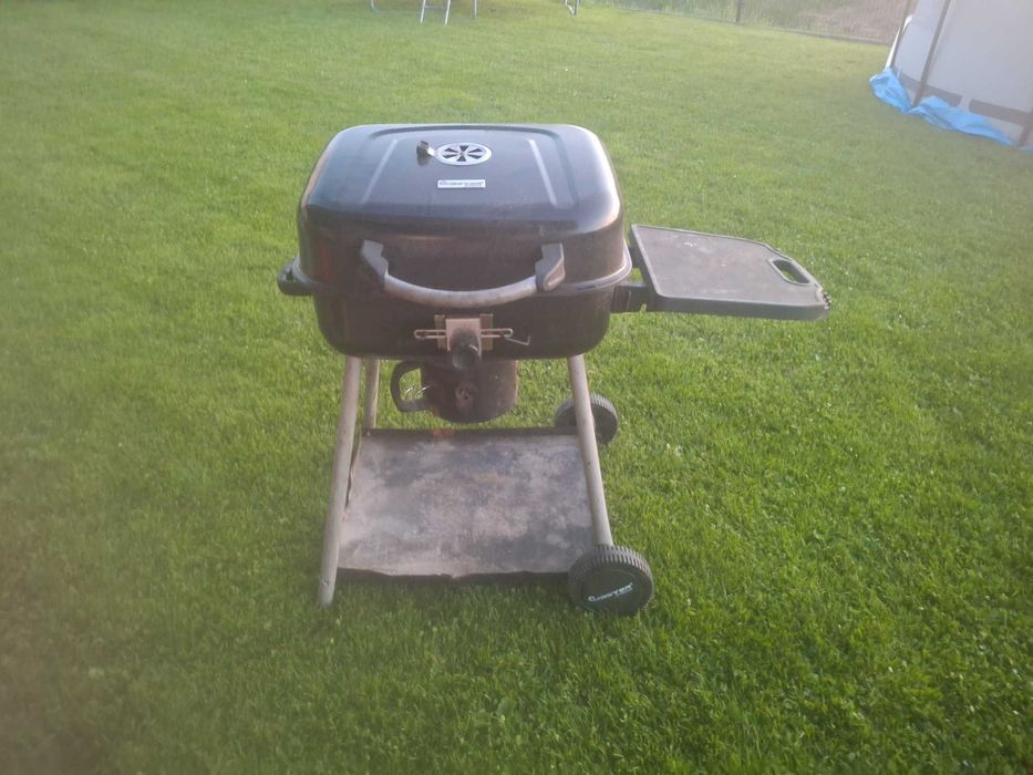 Grill węglowy z pokrywą