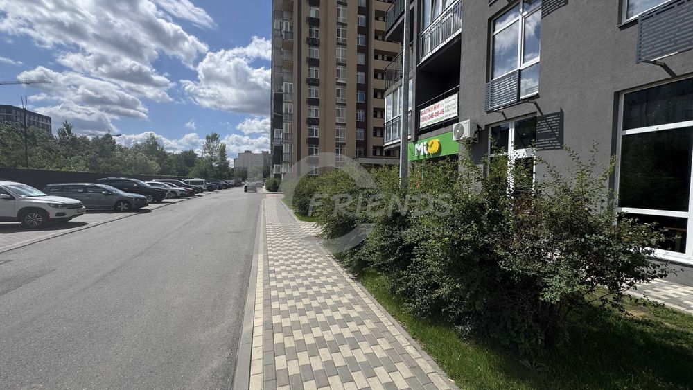 Оренда фасадного приміщення в ЖК Кришталеві джерела 74,3м2 з ремонтом
