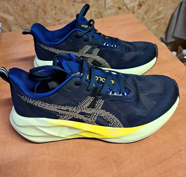 Asics Novablast 5 44.5 розмір