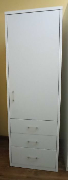 Roupeiro branco de 1 porta