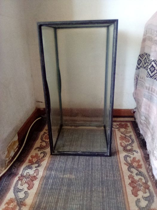 2aquarios, completamente vendados e todos os itens necessários para água quente