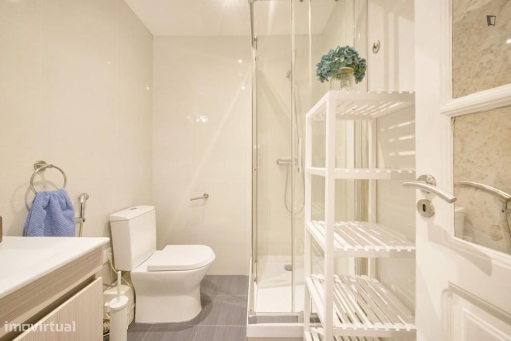 Quarto - localizado em Arroios Lisbon