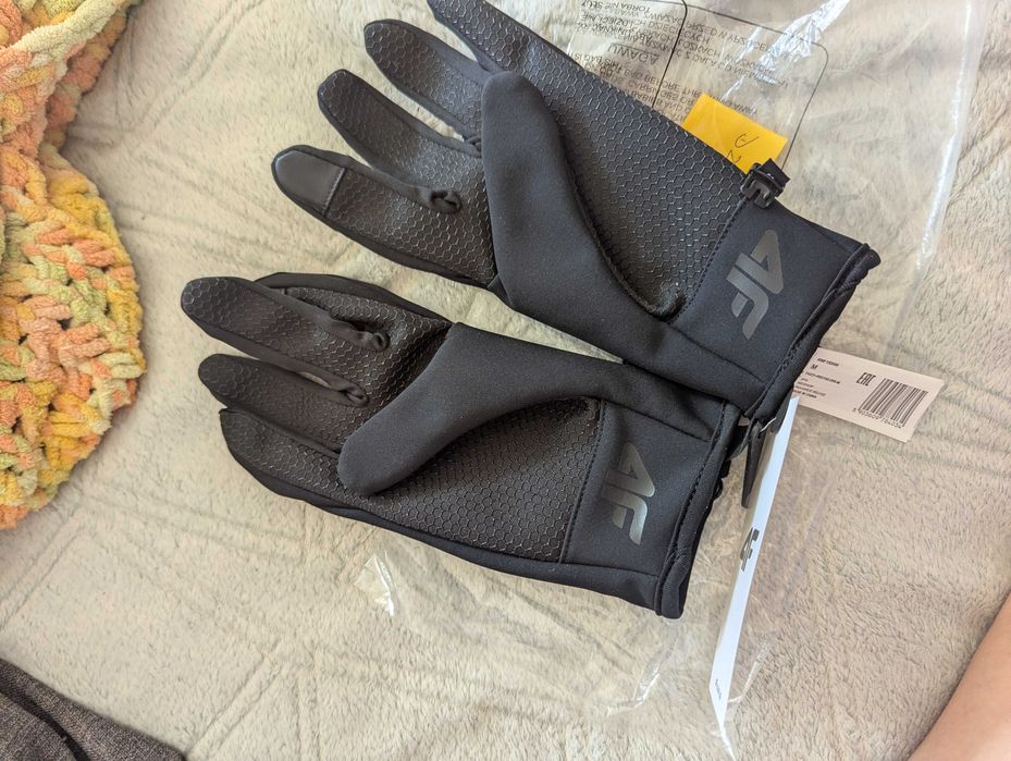 Nowe rękawiczki 4F Softshell czarne M