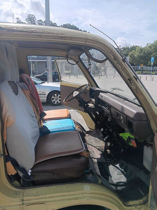 Vende-se carrinha Toyota Hiace (modelo 1981)