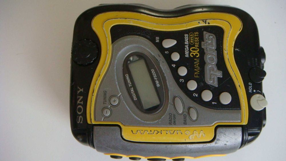 Sony WM-FS220 AM/FM Radio Cassette Player Mega Bass Sports Walkman