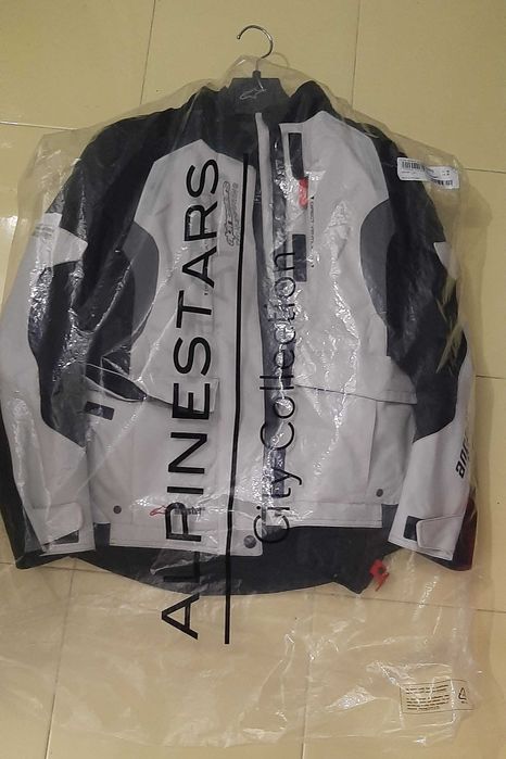 Equipamento (capacetes,casaco,calças,suporte smartphone)