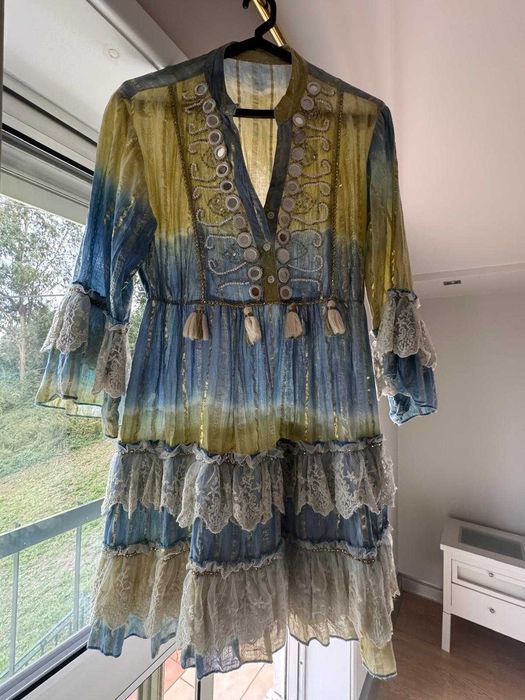 Vestido com folhos boho chic