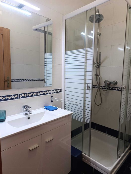Quarto em apartamento mobilado e equipado
