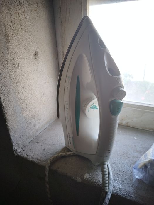 Tábua de engomar 13 euros + Ferro Ufesa 10 euros